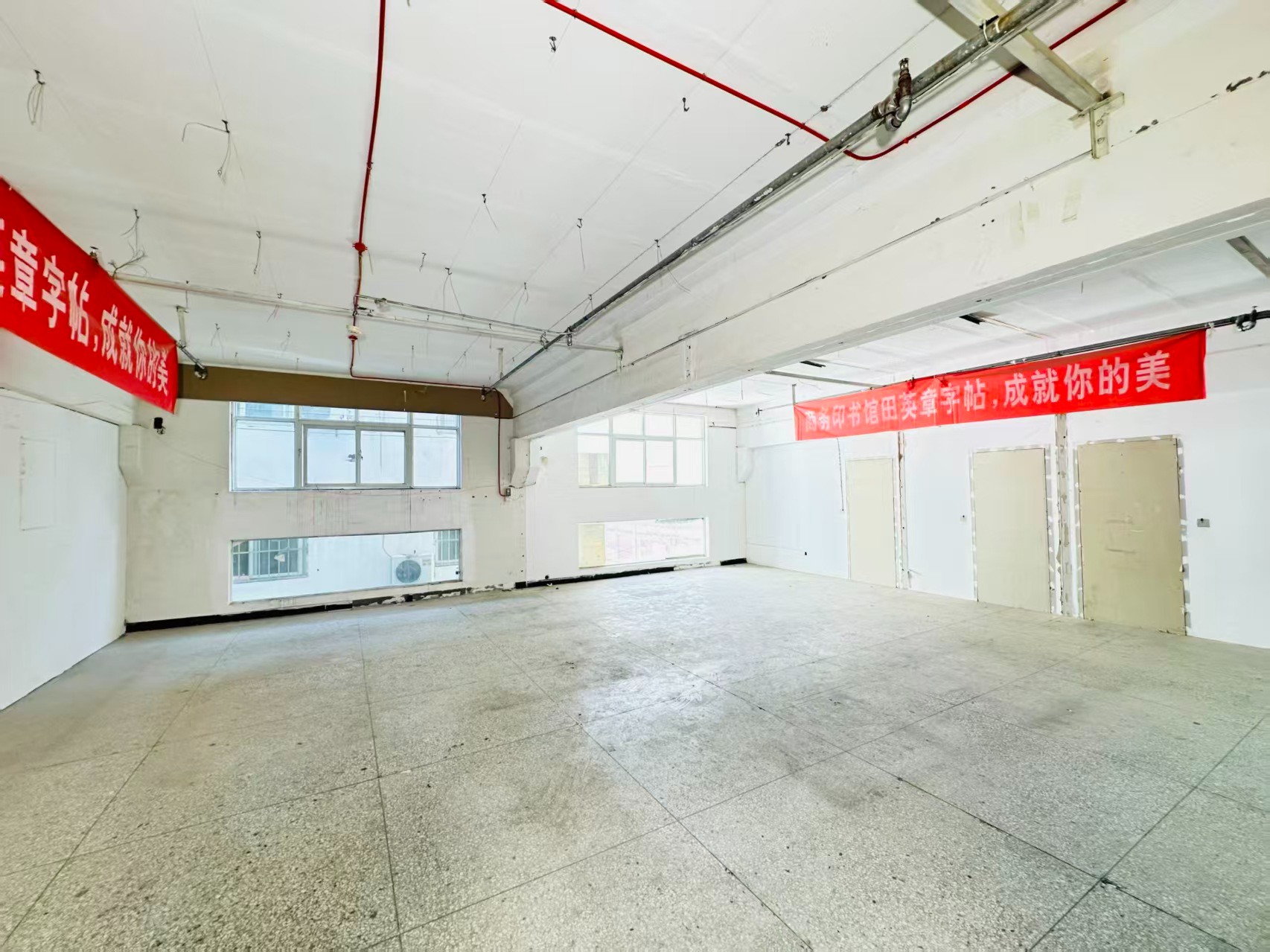 幸福里街重点吸引人工智能应用、数字经济、电商直播、智能制造服务、软件开发、科技创新企业及创业团队入驻